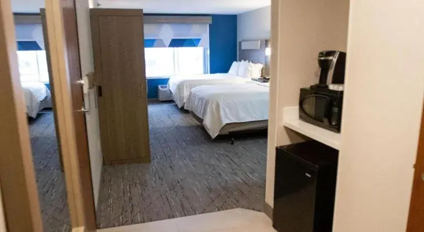 Bed in Holiday Inn Express O'Neill By IHG Bed in Holiday Inn Express O'Neill By IHG