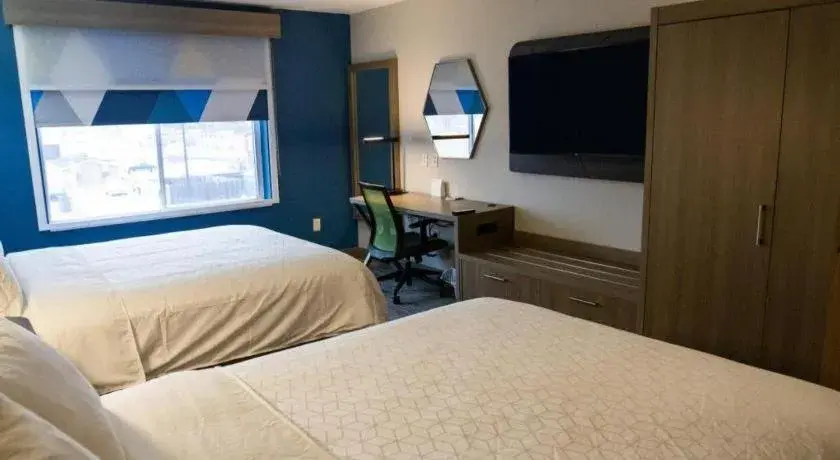 Bed in Holiday Inn Express O'Neill By IHG Bed in Holiday Inn Express O'Neill By IHG