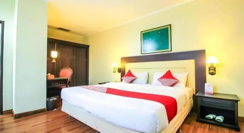 Bed in Mutiara Merdeka Hotel Bed in Mutiara Merdeka Hotel