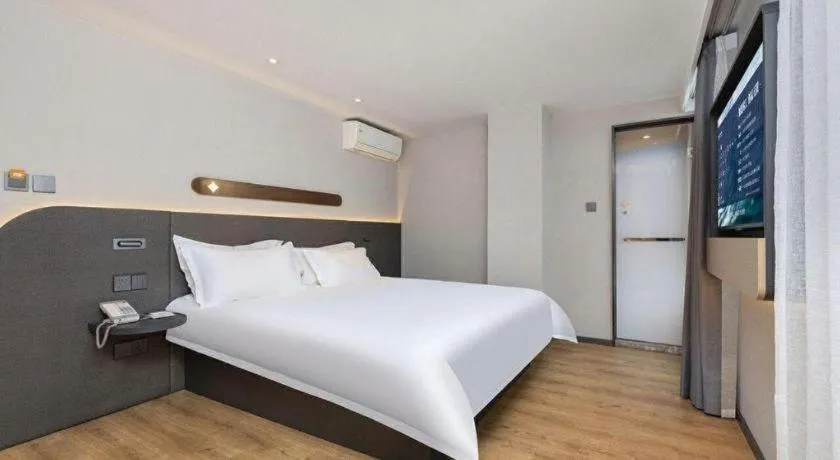 Bed in Jinjiang Inn Shenzhen Airport