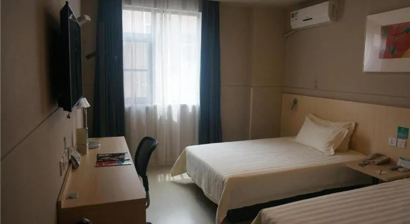 Bed in Jinjiang Inn Shenzhen Airport