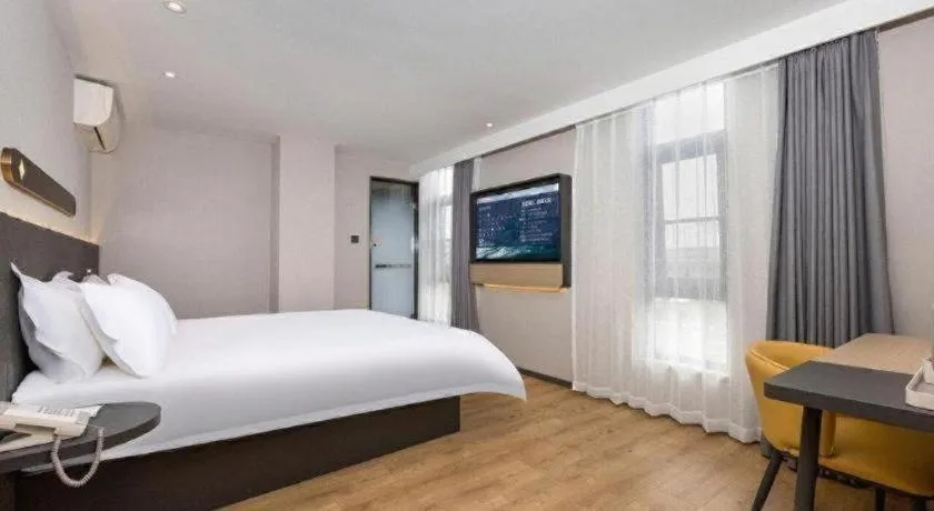 Bed in Jinjiang Inn Shenzhen Airport