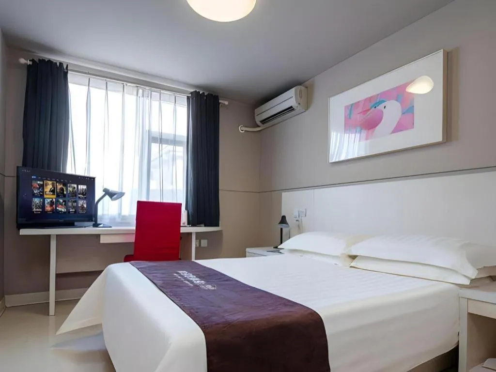 Bed in Jinjiang Inn Shenzhen Airport