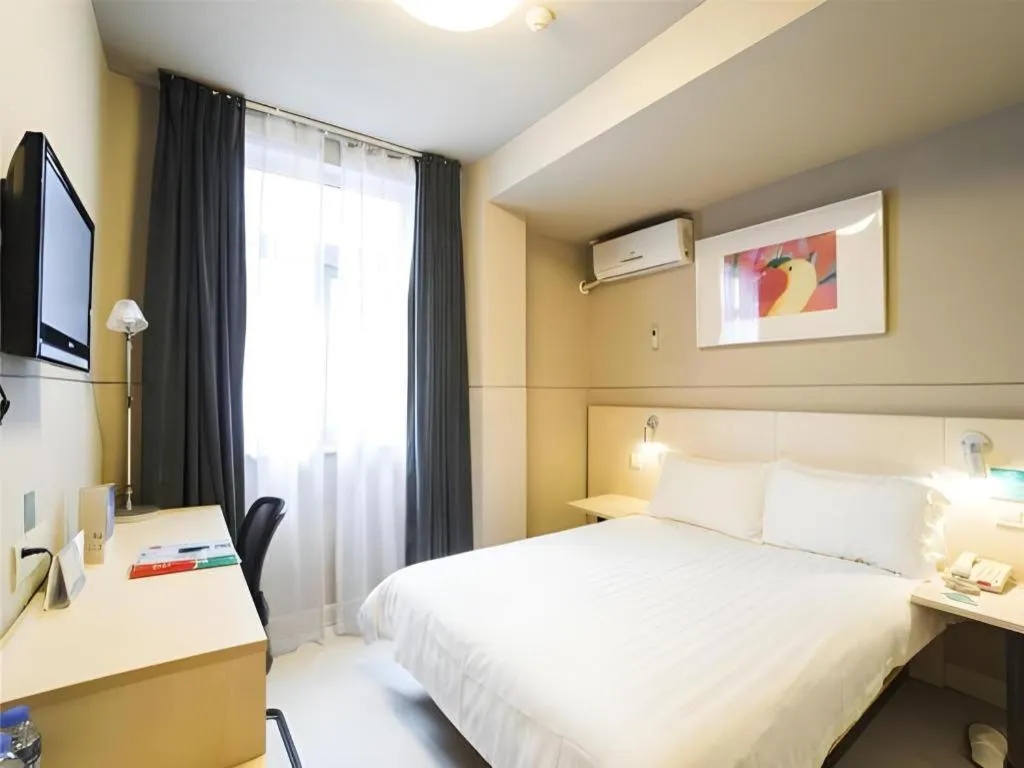 Bed in Jinjiang Inn Shenzhen Airport