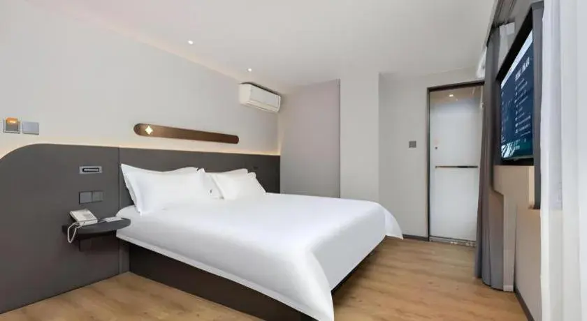 Bed in Jinjiang Inn Shenzhen Airport Bed in Jinjiang Inn Shenzhen Airport