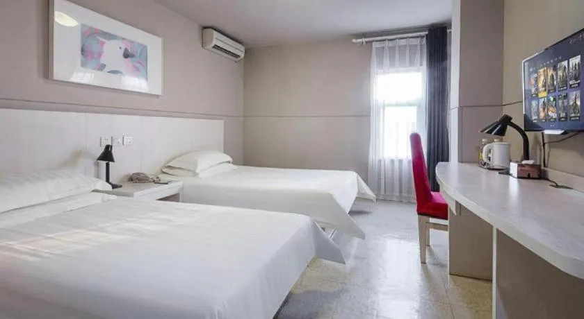 Bed in Jinjiang Inn Shenzhen Airport