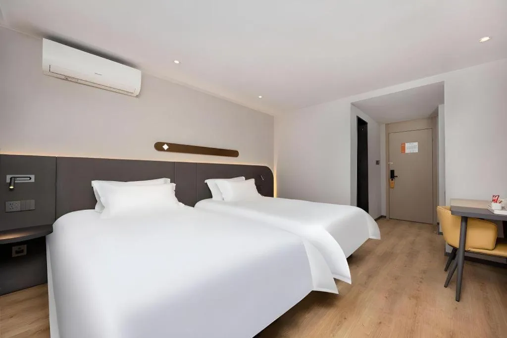 Bed in Jinjiang Inn Shenzhen Airport