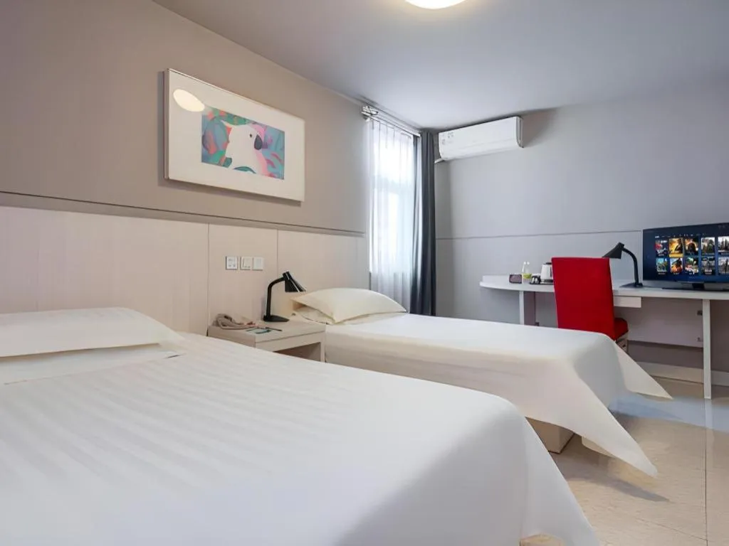 Bed in Jinjiang Inn Shenzhen Airport