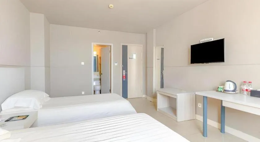 Bed in Jinjiang Inn Zhuhai Xiangzhou Qinglv Middle Road Theater