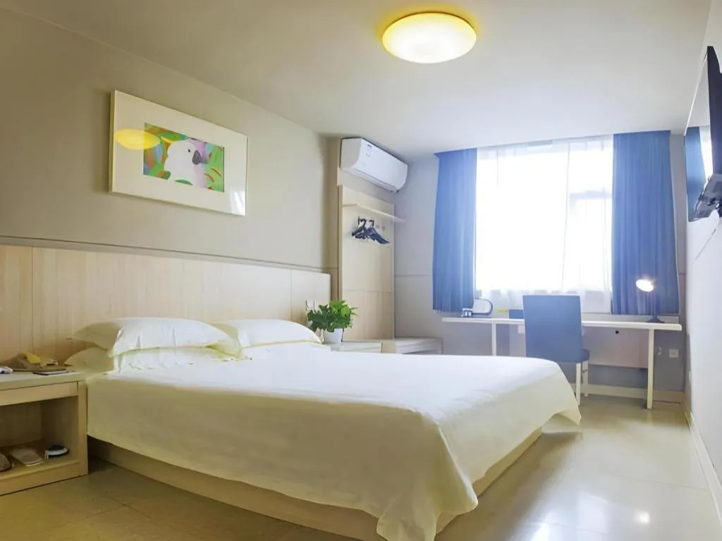 Bed in Jinjiang Inn Zhuhai Xiangzhou Qinglv Middle Road Theater