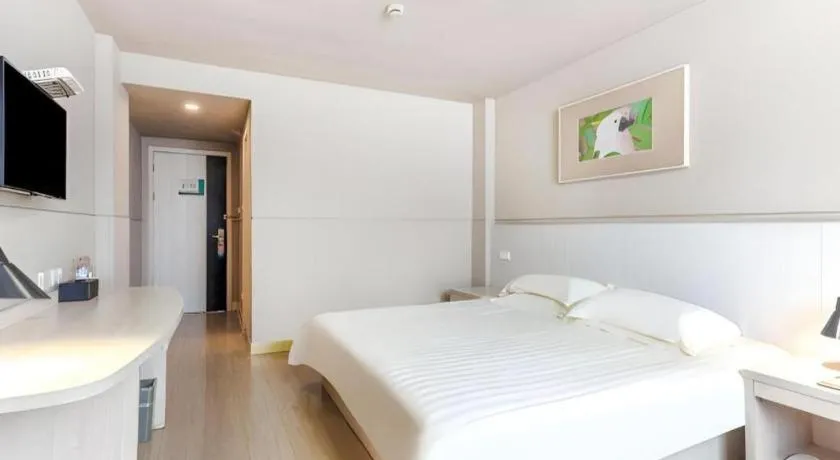 Bed in Jinjiang Inn Zhuhai Xiangzhou Qinglv Middle Road Theater