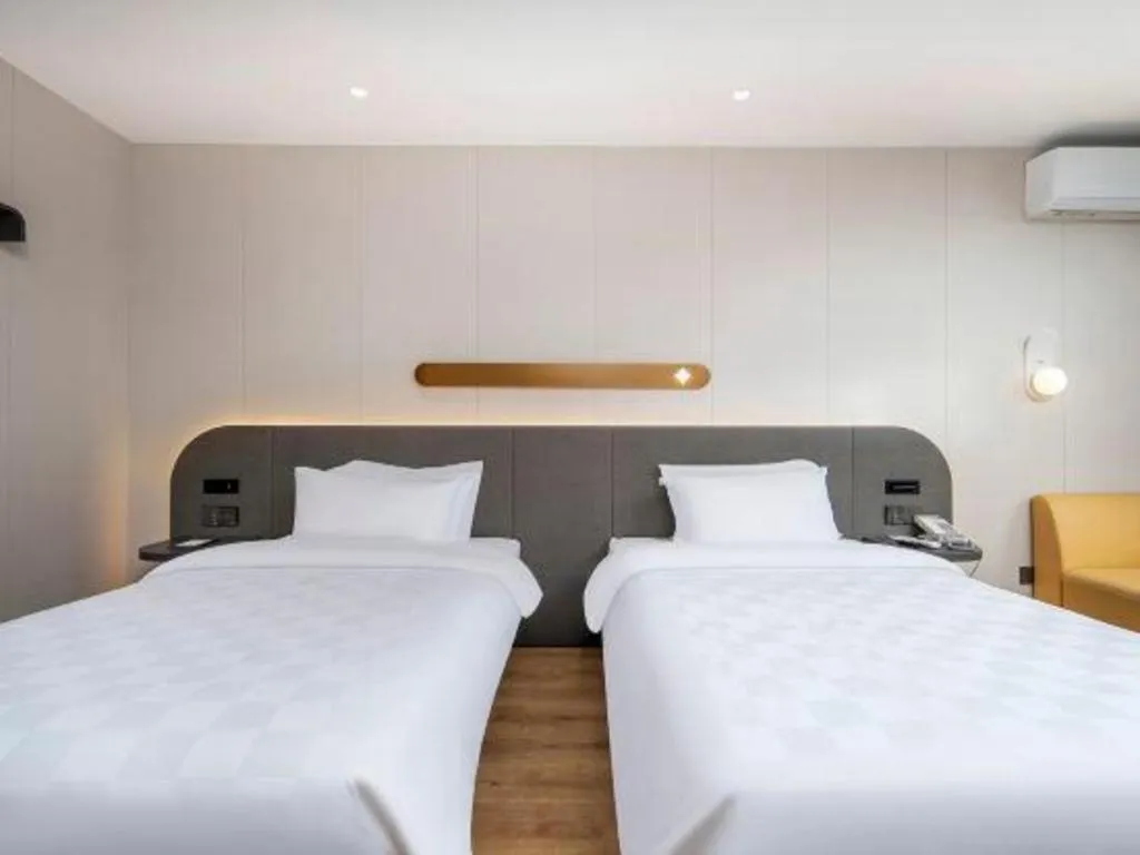 Bed in Jinjiang Inn Zhuhai Xiangzhou Qinglv Middle Road Theater