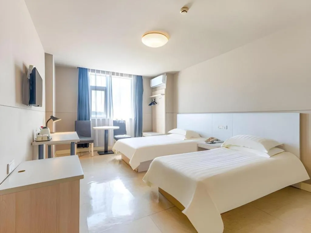 Bed in Jinjiang Inn Zhuhai Xiangzhou Qinglv Middle Road Theater