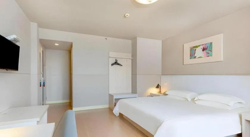 Bed in Jinjiang Inn Zhuhai Xiangzhou Qinglv Middle Road Theater