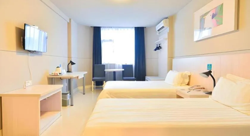 Bed in Jinjiang Inn Zhuhai Xiangzhou Qinglv Middle Road Theater