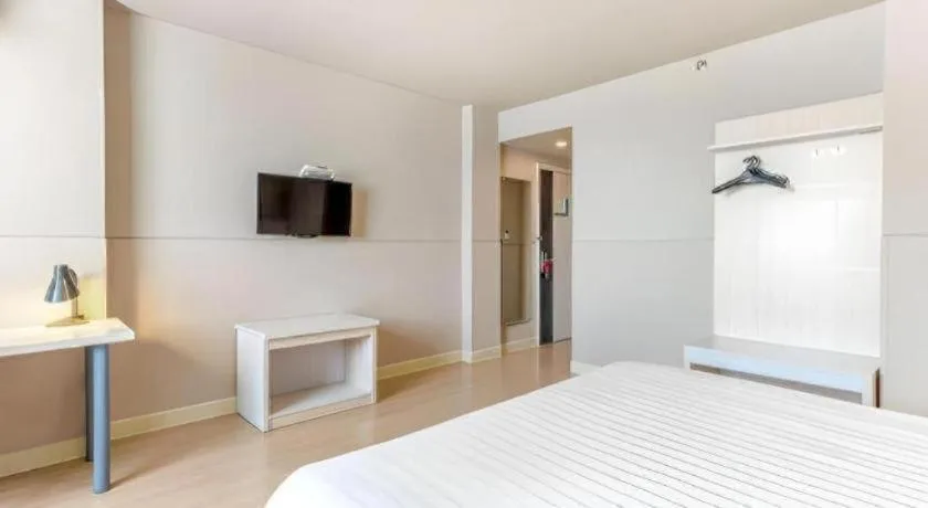 Bed in Jinjiang Inn Zhuhai Xiangzhou Qinglv Middle Road Theater