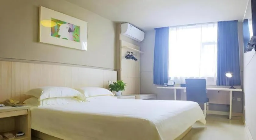 Bed in Jinjiang Inn Zhuhai Xiangzhou Qinglv Middle Road Theater