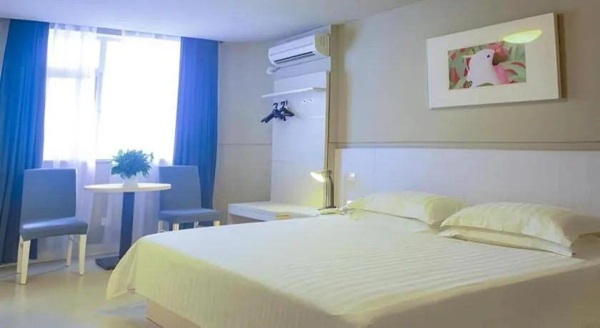 Bed in Jinjiang Inn Zhuhai Xiangzhou Qinglv Middle Road Theater