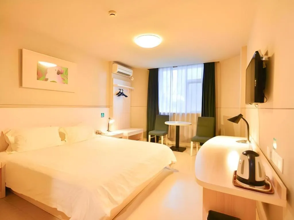 Bed in Jinjiang Inn Zhuhai Xiangzhou Qinglv Middle Road Theater