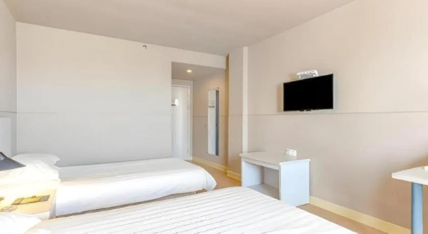 Bed in Jinjiang Inn Zhuhai Xiangzhou Qinglv Middle Road Theater