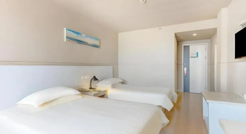 Bed in Jinjiang Inn Zhuhai Xiangzhou Qinglv Middle Road Theater