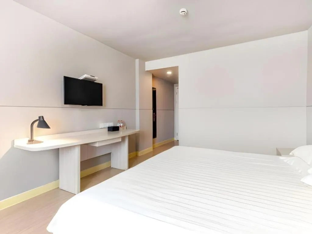 Bed in Jinjiang Inn Zhuhai Xiangzhou Qinglv Middle Road Theater