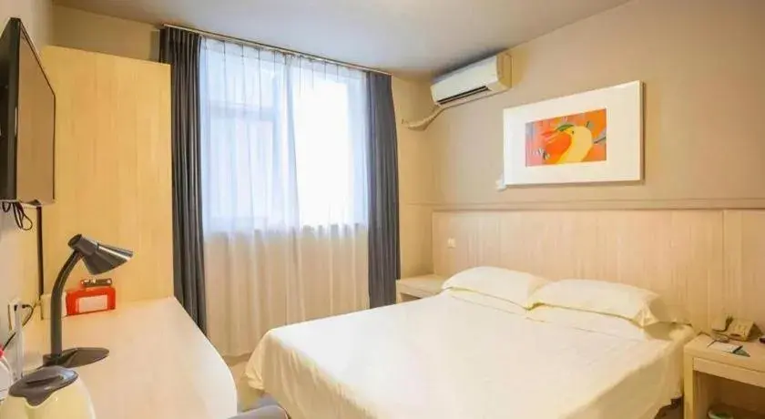 Bed in JinJiang Inn Chendu Taikoo Li Dongfeng Bridge Bed in JinJiang Inn Chendu Taikoo Li Dongfeng Bridge