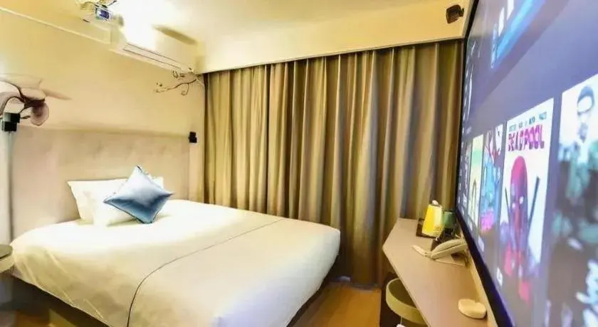 Bed in JinJiang Inn Chendu Taikoo Li Dongfeng Bridge Bed in JinJiang Inn Chendu Taikoo Li Dongfeng Bridge