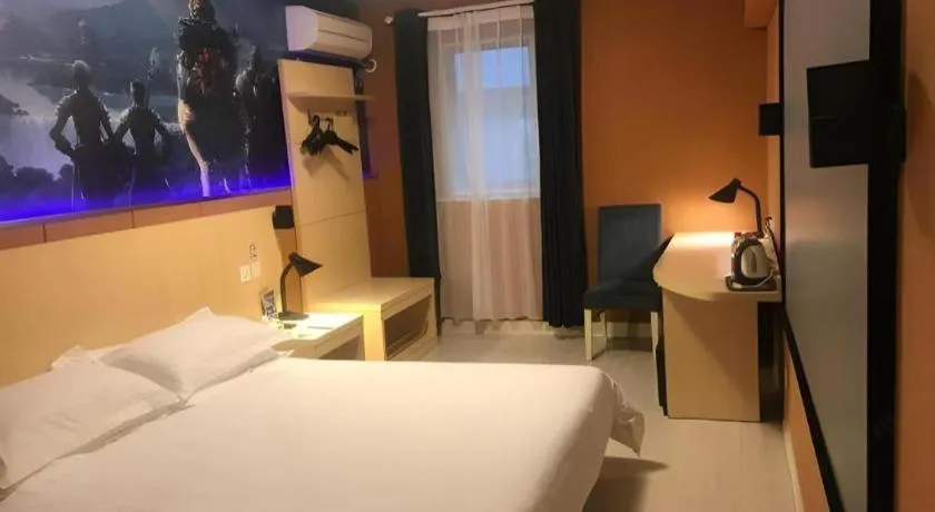 Bed in Jinjiang Inn Shanghai Lujiazui