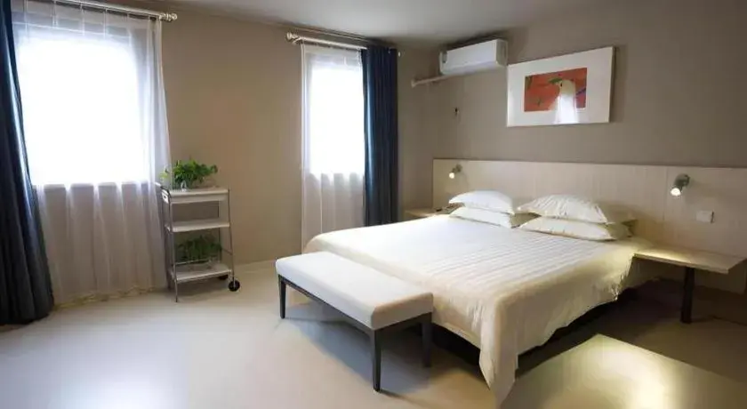 Bed in Jinjiang Inn Shanghai Lujiazui Bed in Jinjiang Inn Shanghai Lujiazui