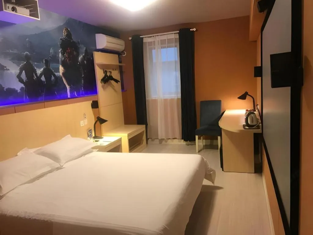 Bed in Jinjiang Inn Shanghai Lujiazui