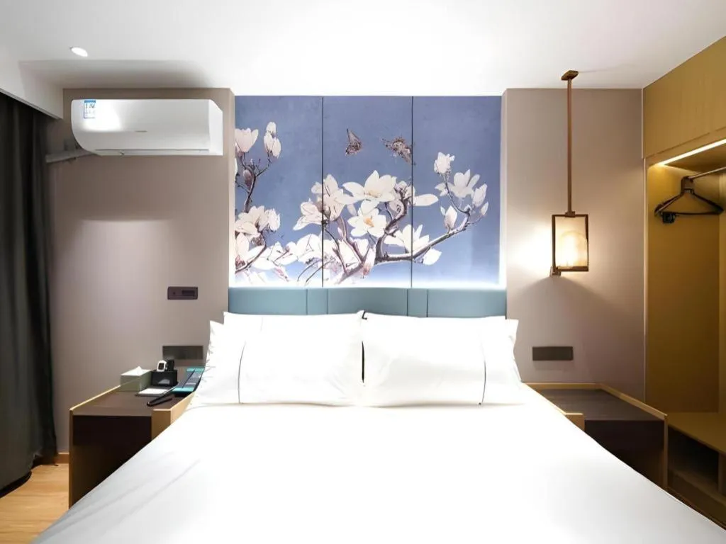 Bed in Jinjiang Inn Shanghai Lujiazui