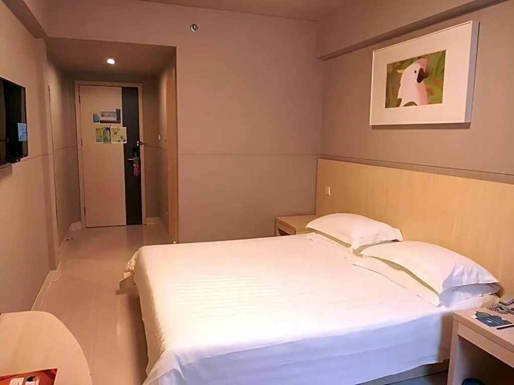 Bed in Jinjiang Inn Shanghai Lujiazui