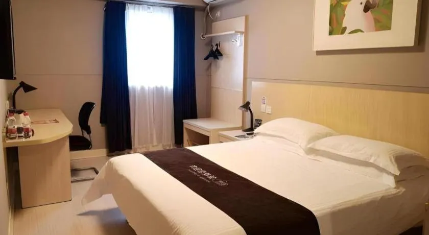 Bed in Jinjiang Inn Shanghai Lujiazui