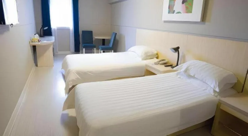 Bed in Jinjiang Inn Shanghai Lujiazui
