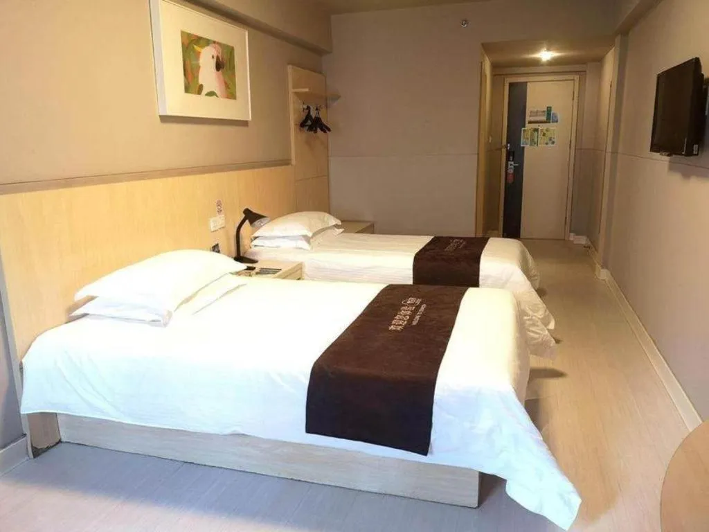 Bed in Jinjiang Inn Shanghai Lujiazui