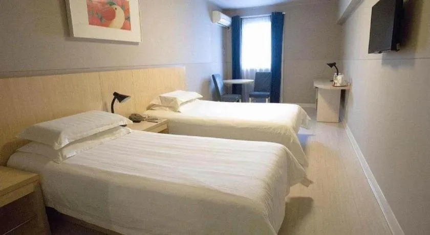 Bed in Jinjiang Inn Shanghai Lujiazui