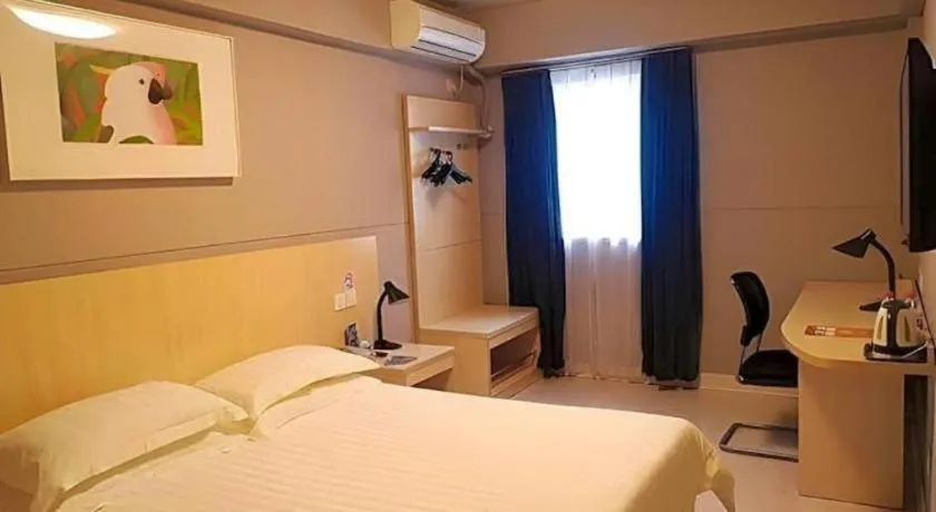 Bed in Jinjiang Inn Shanghai Lujiazui