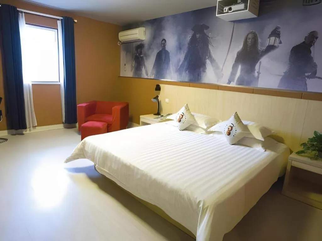 Bed in Jinjiang Inn Shanghai Lujiazui