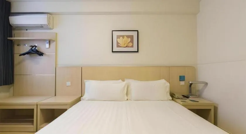 Bed in Jinjiang Inn Shanghai Expo Park Pusan Rd