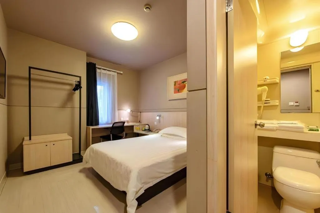 Bed in Jinjiang Inn Shanghai Expo Park Pusan Rd