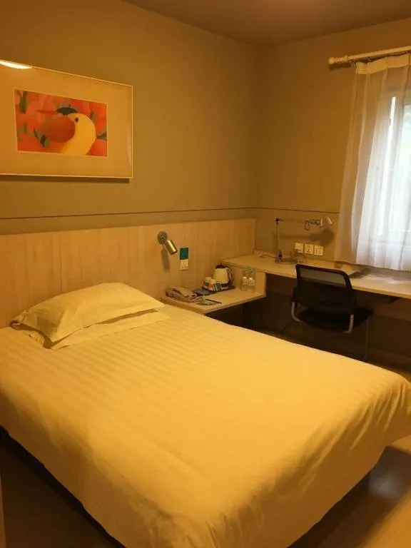 Bed in Jinjiang Inn Shanghai Expo Park Pusan Rd
