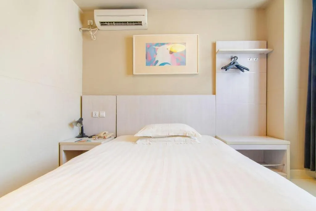 Bed in Jinjiang Inn Shenyang North Station