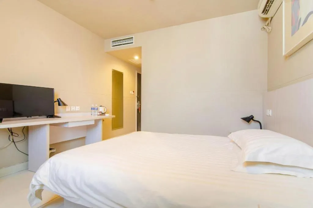 Bed in Jinjiang Inn Shenyang North Station