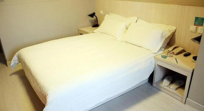 Bed in Jinjiang Inn Shenyang North Station