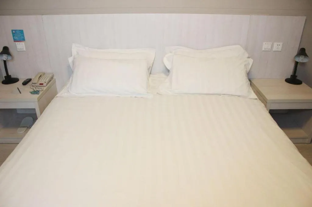 Bed in Jinjiang Inn Shenyang North Station
