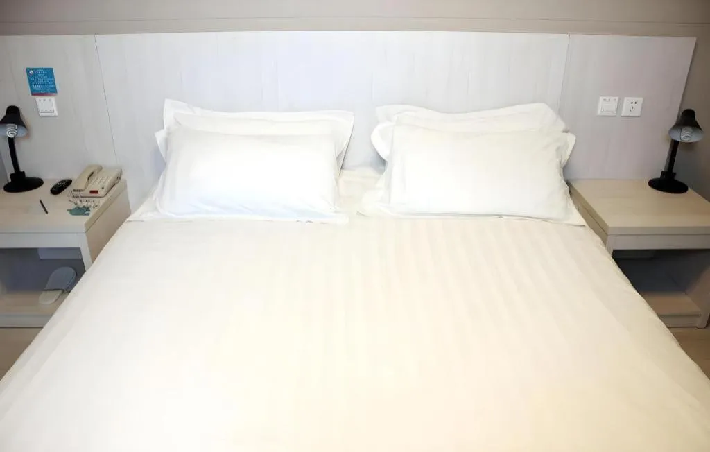 Bed in Jinjiang Inn Shenyang North Station
