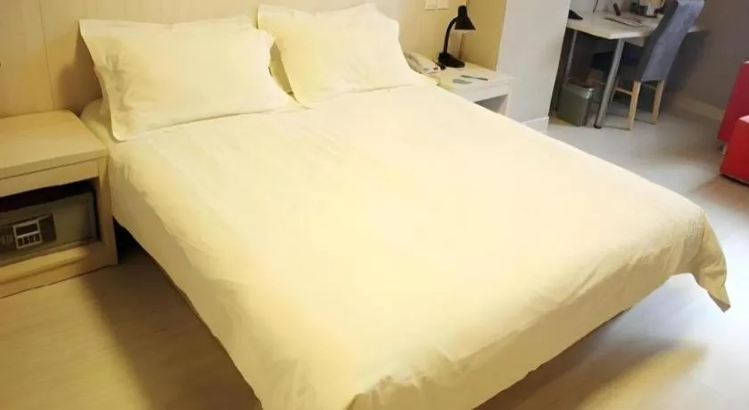 Bed in Jinjiang Inn Shenyang North Station