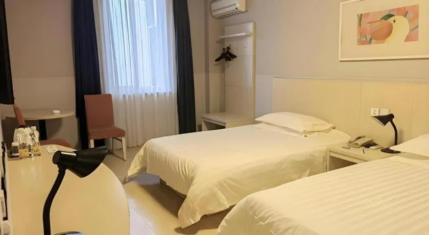 Bed in Jinjiang Inn Shenyang Northeastern University