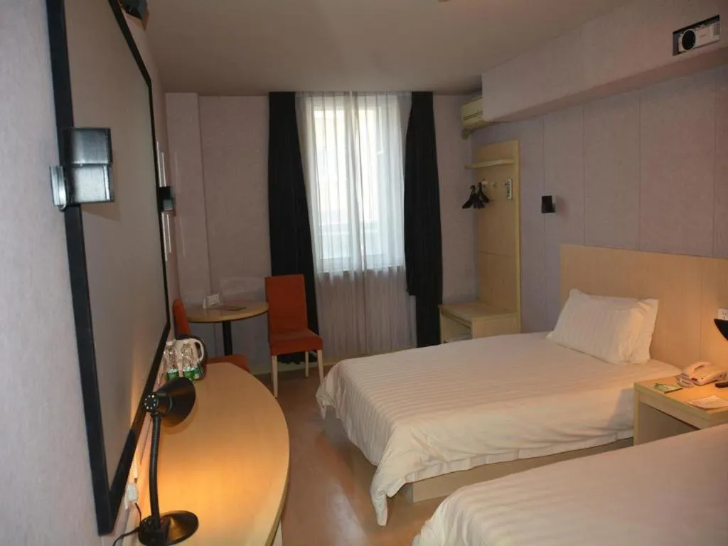 Bed in Jinjiang Inn Shenyang Northeastern University